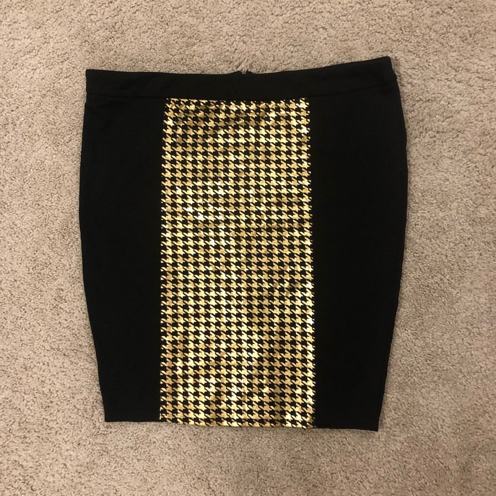 Very cute knee length skirt